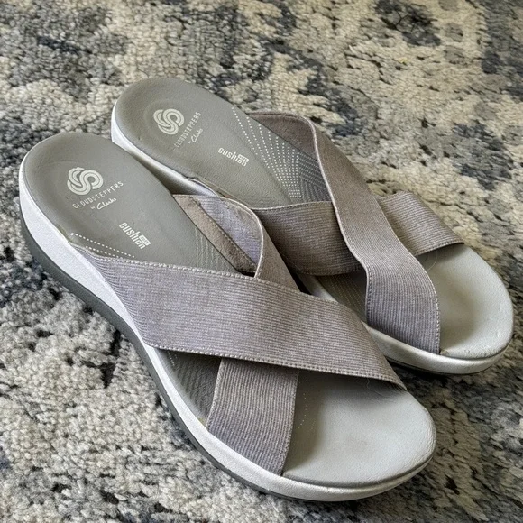 Clarks Cloudsteppers Arla sandals slip on criss cross strap shoes thong 9 - Picture 1 of 7